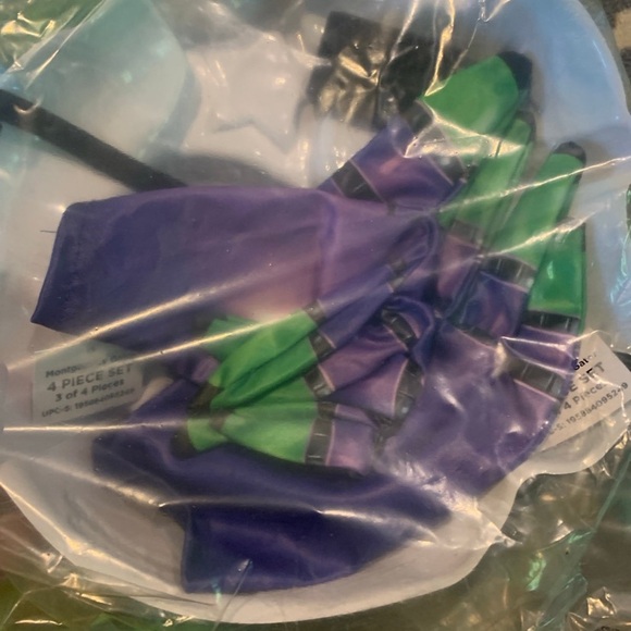 5 Nights at Freddy’s Montgomery Gator Halloween costume size 6/7 NWT - Picture 5 of 6